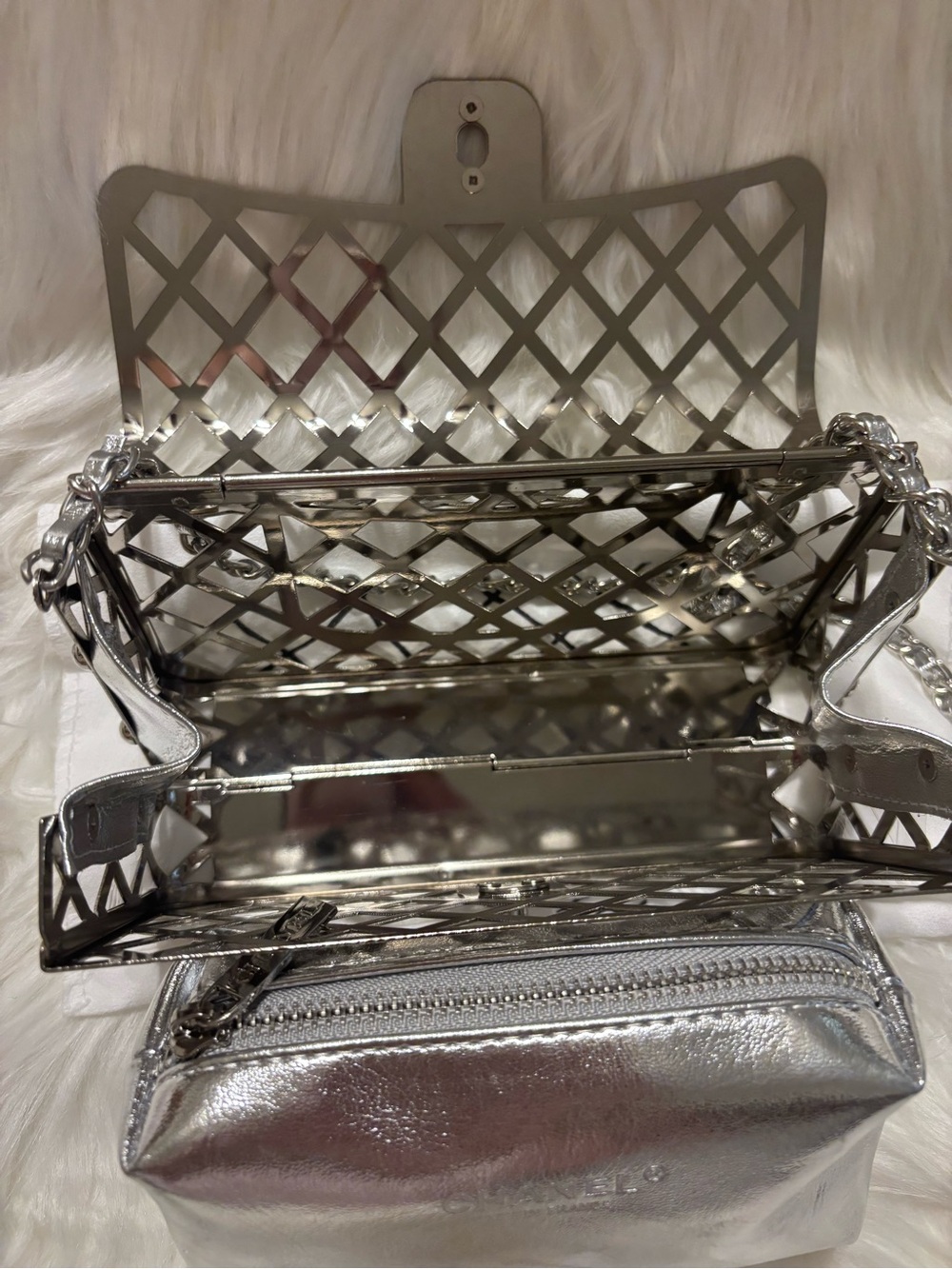 Fashionable Lattice Style Shoulder/Crossbody Bag with Pouch - Picture 8 of 13
